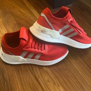 Boys Adidas size 3.5 RED